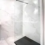 Modern 2 Bedroom With Living And Balcony كان
