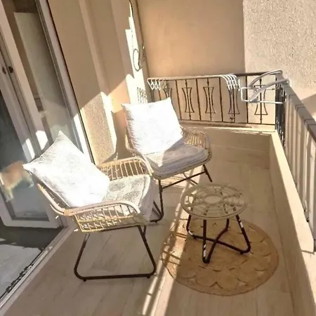 Apartment 15 Minutes Palais Et